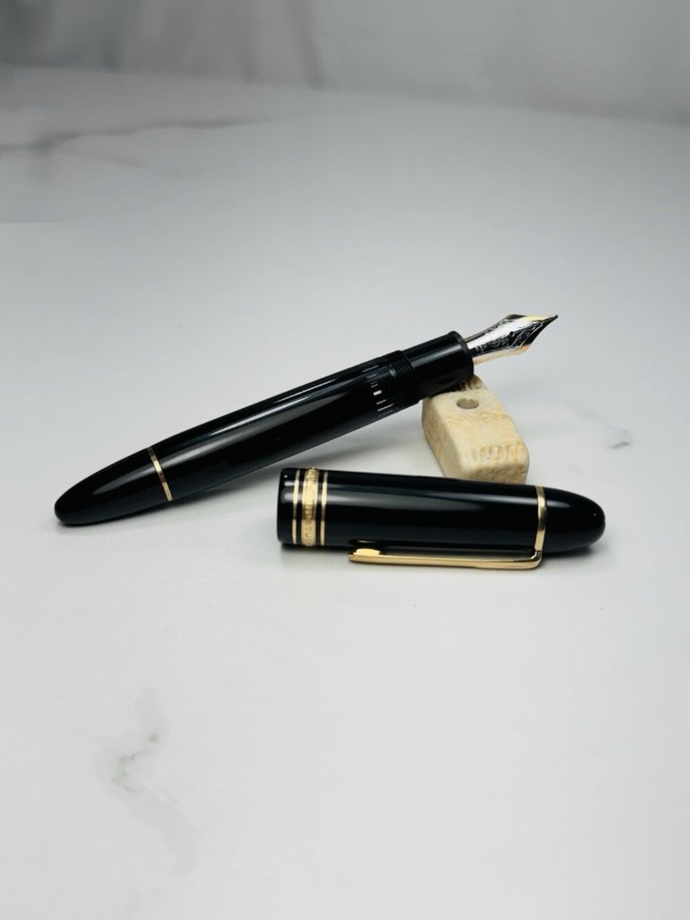 Montblanc Meisterstück 149 Fountain Pen 14K 585 Fine Nib Black w/ GIFT BOX